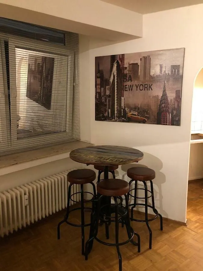 Altstadt Kurzestr Dusseldorf 0*,